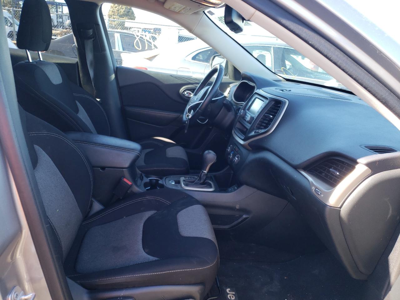 Photo 5 from auction – 2015 JEEP CHEROKEE S with VIN 1C4PJLAB0FW695812