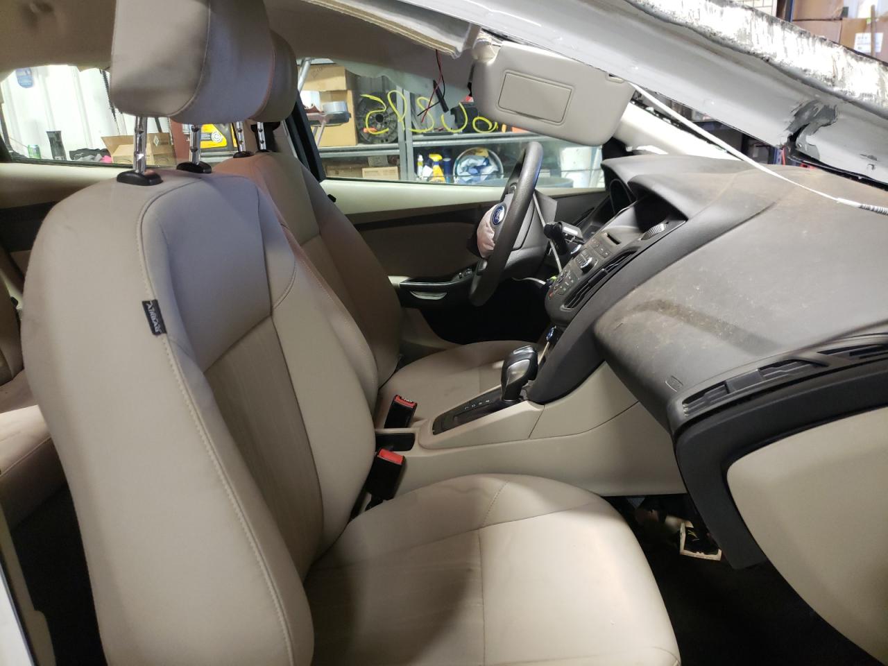 Photo 5 from auction – 2015 FORD FOCUS SE with VIN 1FADP3F23FL337055