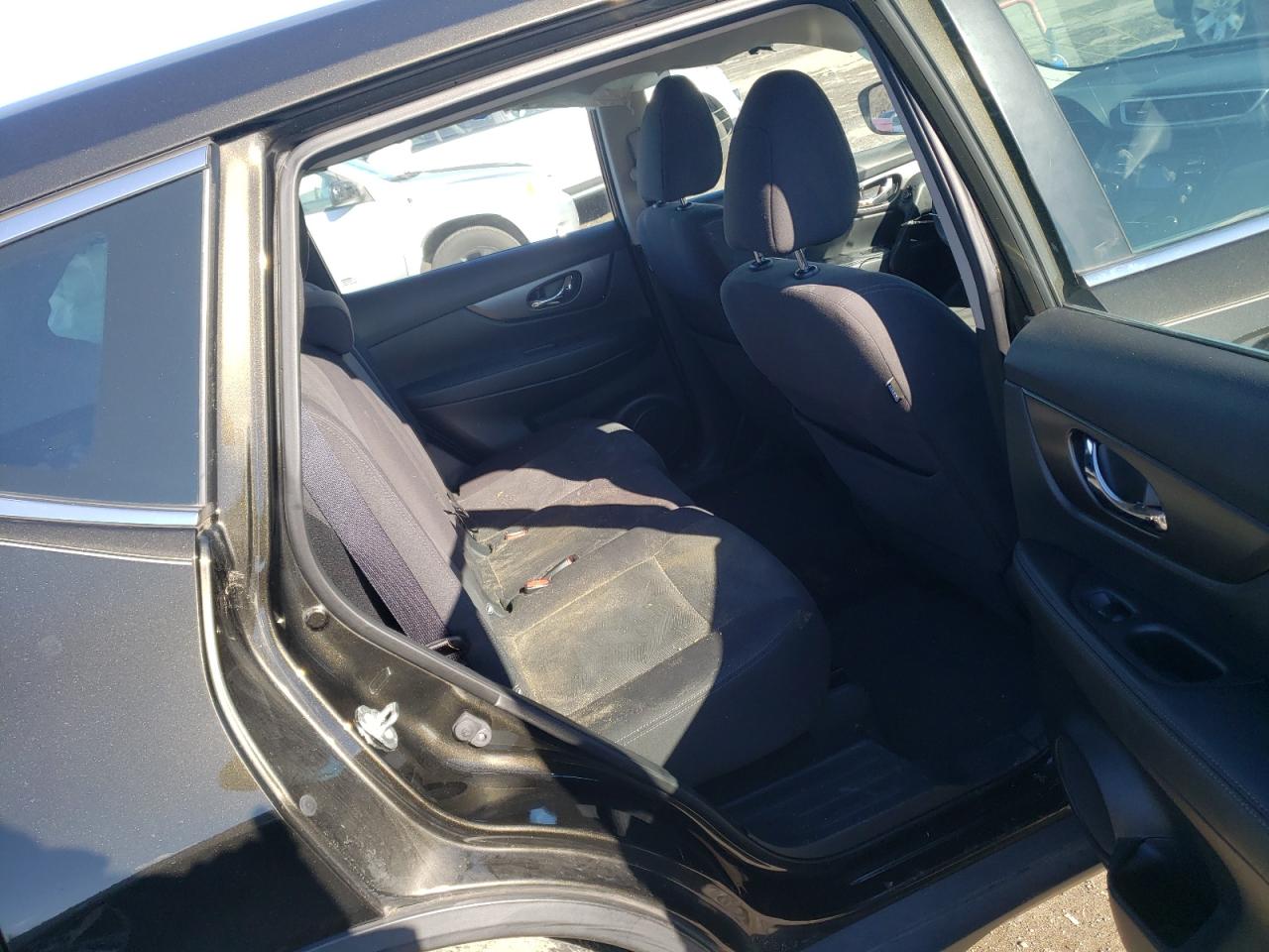 Photo 6 from auction – 2016 NISSAN ROGUE S with VIN KNMAT2MV1GP642578