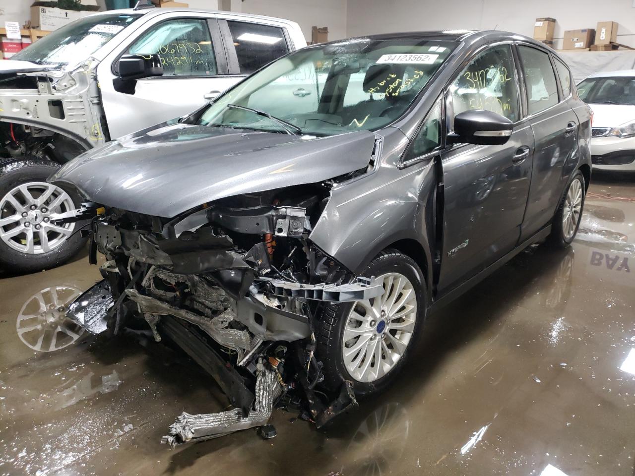 Photo 2 from auction – 2017 FORD C-MAX SE with VIN 1FADP5AU2HL103450