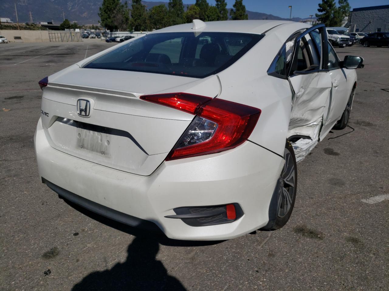 Photo 4 from auction – 2017 HONDA CIVIC EXL with VIN 2HGFC1F78HH655351