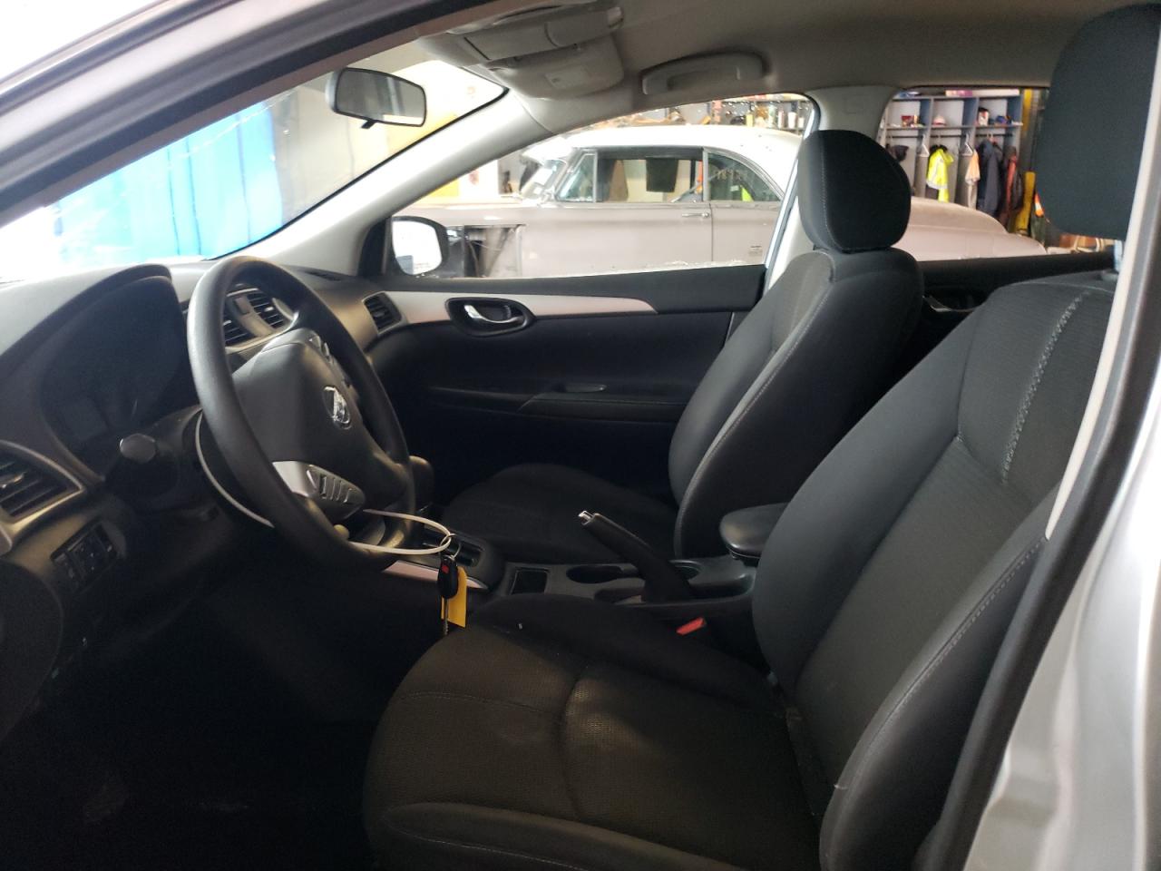 Photo 5 from auction – 2016 NISSAN SENTRA S with VIN 3N1AB7AP5GY209112