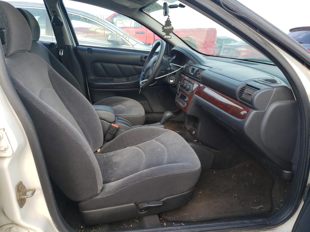 Photo 5 from auction – 2001 DODGE STRATUS SE with VIN 1B3EJ46U41N508496