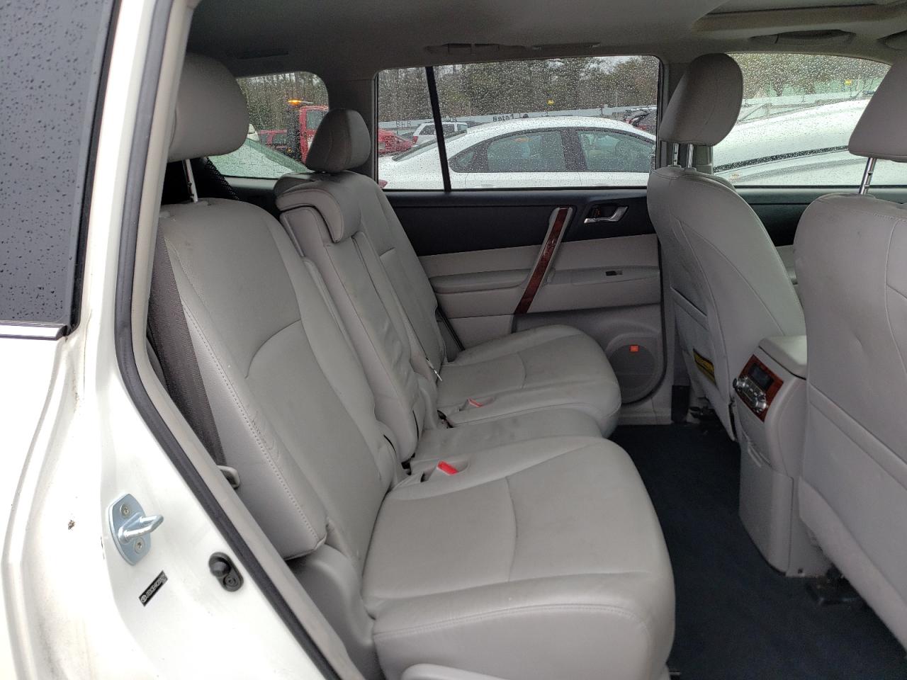 Photo 6 from auction – 2012 TOYOTA HIGHLANDER with VIN JTEDC3EH9C2006215