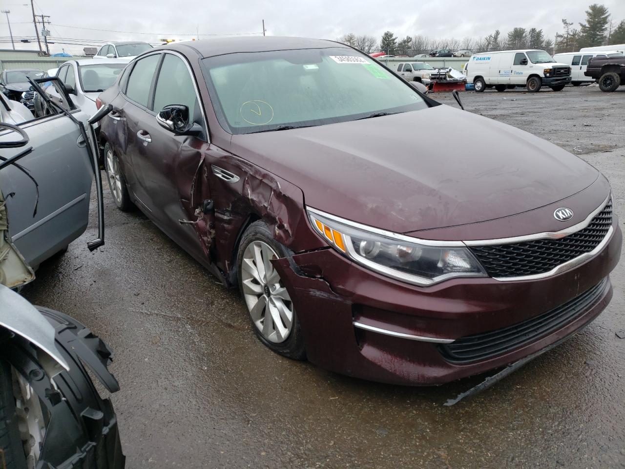 Photo 1 from auction – 2018 KIA OPTIMA LX with VIN 5XXGT4L39JG263347