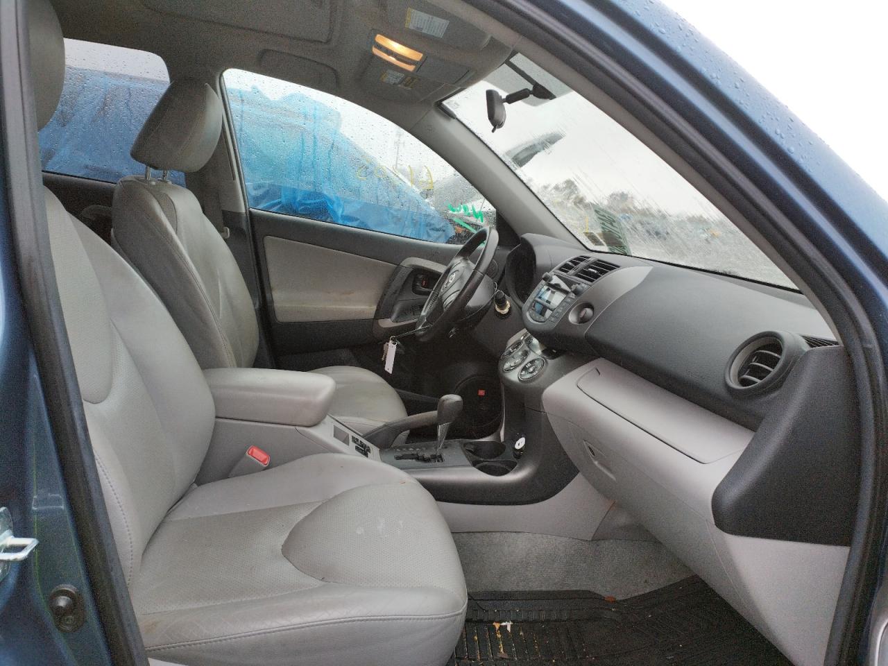 Photo 5 from auction – 2011 TOYOTA RAV4 LIMIT with VIN 2T3DF4DV7BW099184