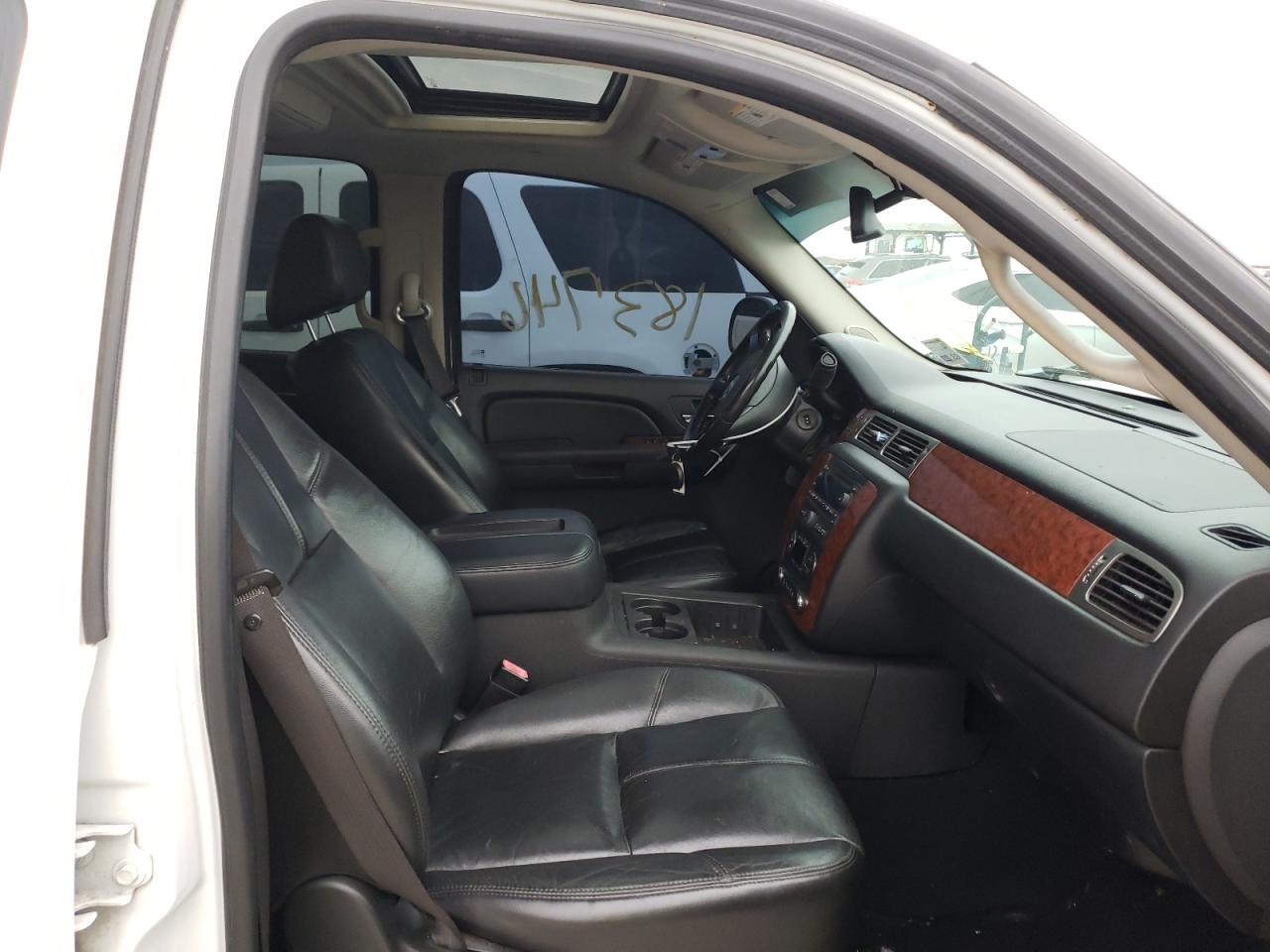 Photo 5 from auction – 2007 CHEVROLET TAHOE with VIN 1GNFC130X7R353555