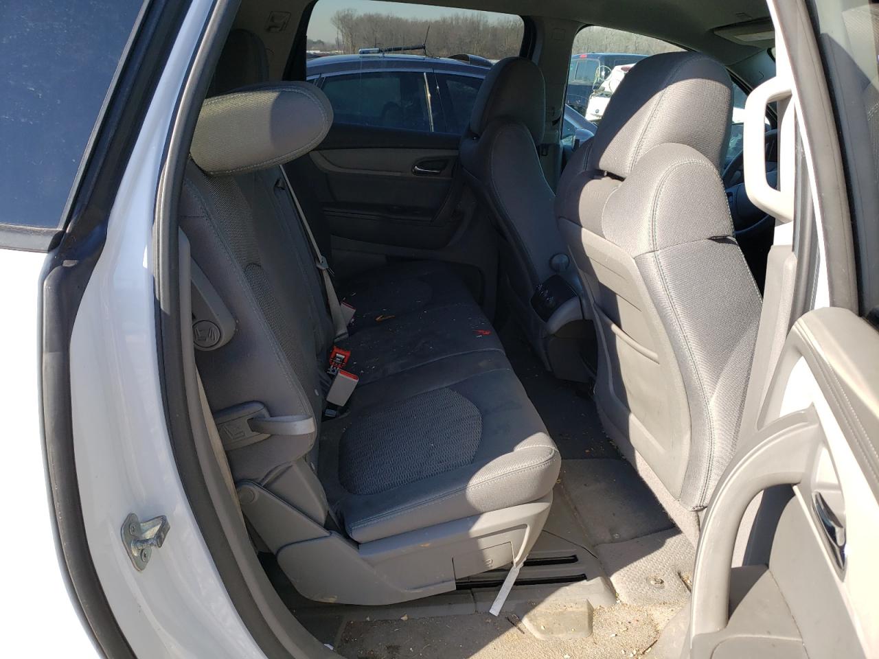 Photo 6 from auction – 2017 CHEVROLET TRAVERSE L with VIN 1GNKRFED3HJ326126