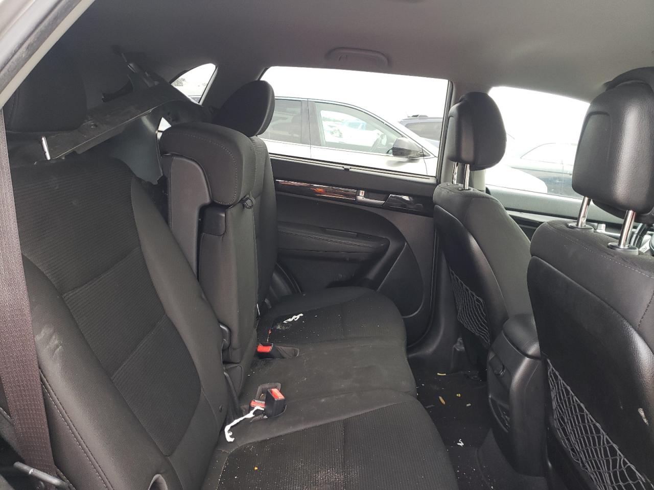 Photo 6 from auction – 2015 KIA SORENTO with VIN 5XYKT3A65FG562483