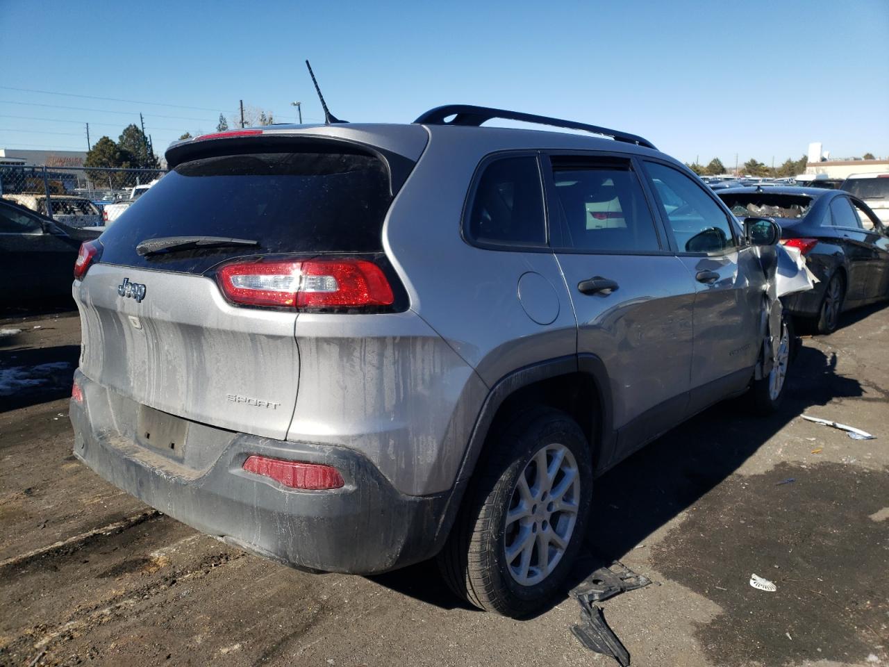 Photo 4 from auction – 2015 JEEP CHEROKEE S with VIN 1C4PJLAB0FW695812