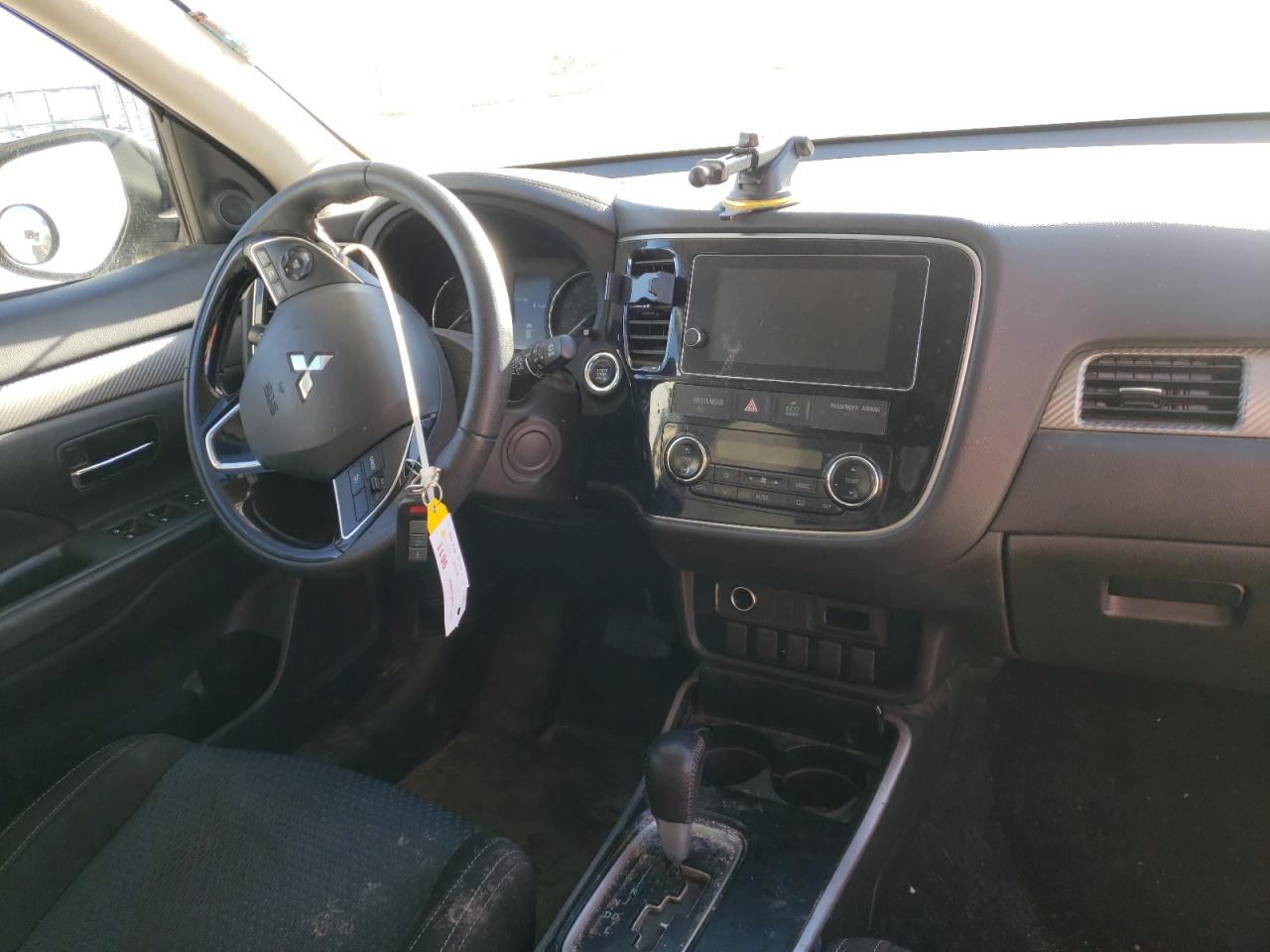 Photo 9 from auction – 2018 MITSUBISHI OUTLANDER with VIN JA4AZ3A39JJ002937