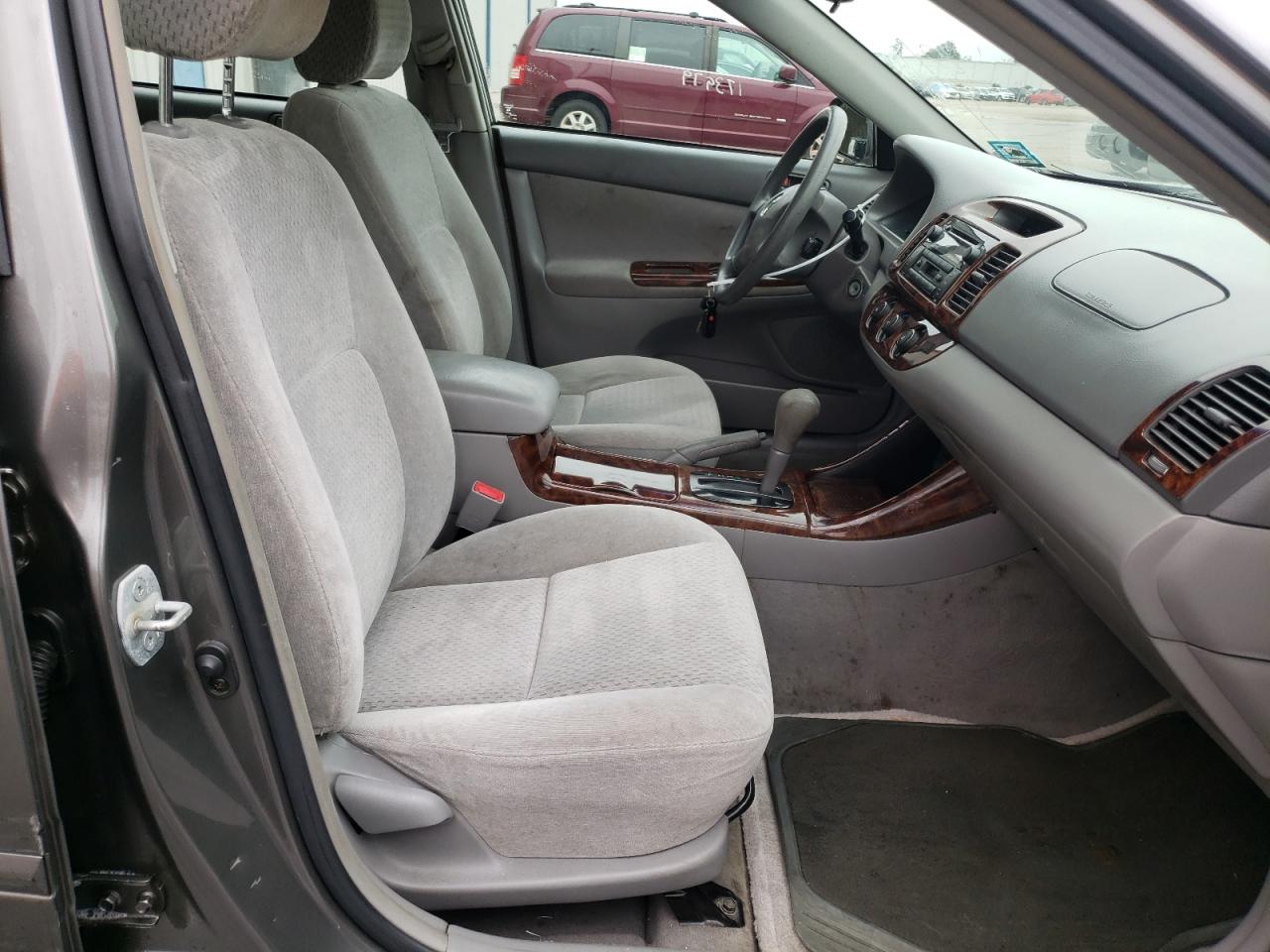 Photo 5 from auction – 2002 TOYOTA CAMRY LE with VIN 4T1BE32K02U621448