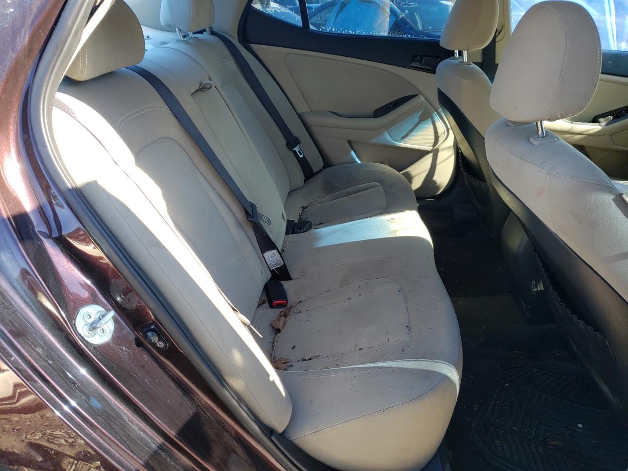Photo 6 from auction – 2011 KIA OPTIMA LX with VIN KNAGM4A79B5053501