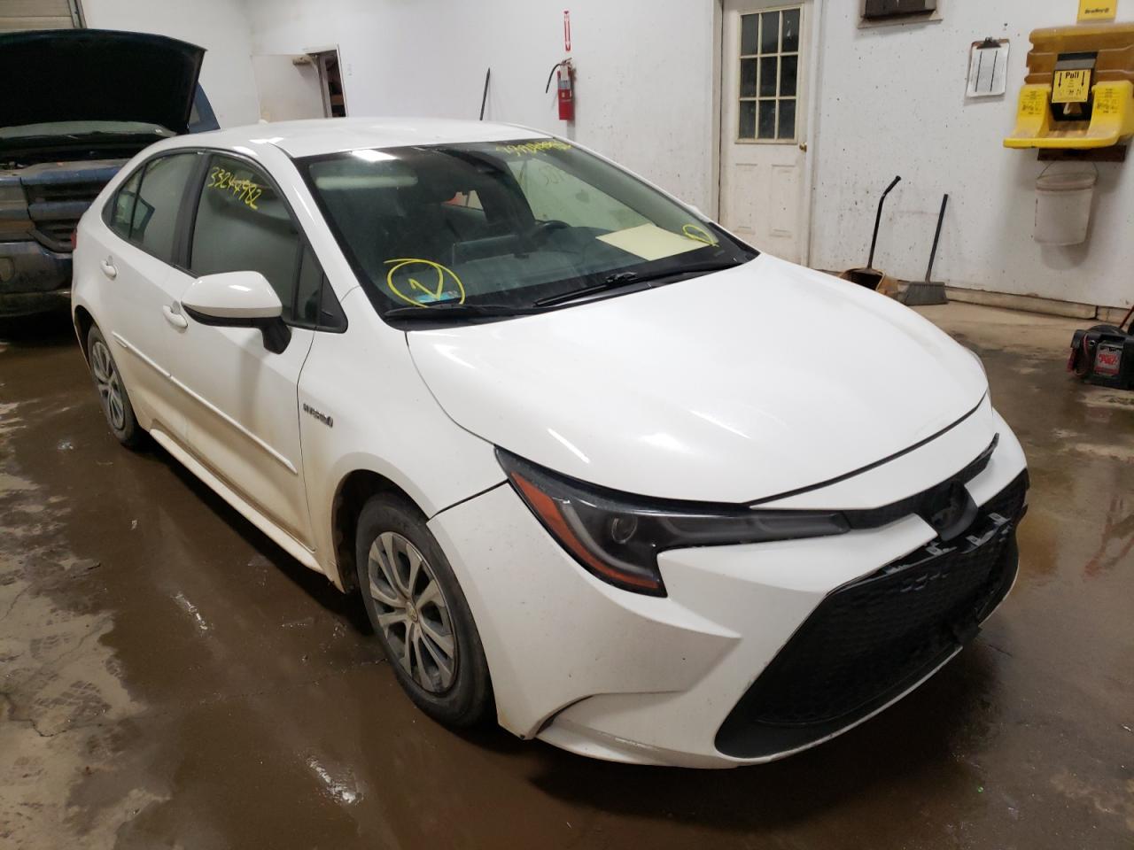 TOYOTA COROLLA LE 2020 with VIN JTDEBRBE7LJ010505 - Photo from auction