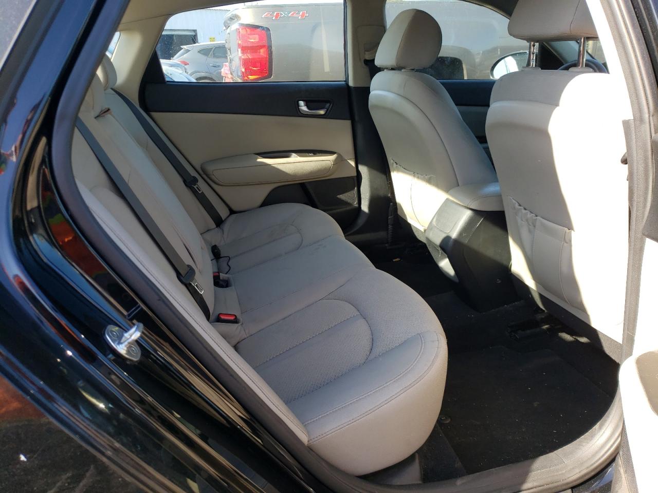 Photo 6 from auction – 2016 KIA OPTIMA LX with VIN 5XXGT4L35GG109999