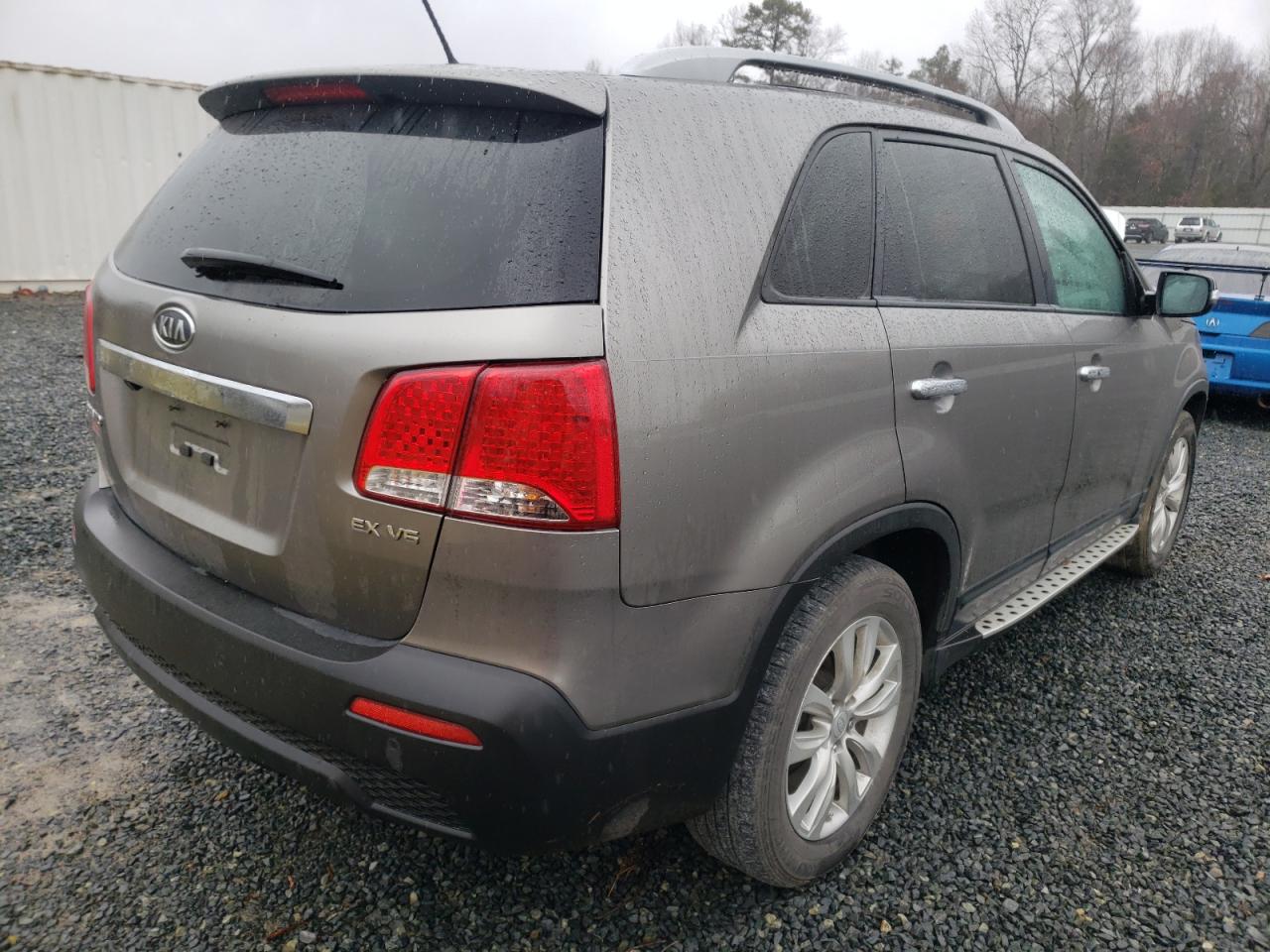 Photo 4 from auction – 2011 KIA SORENTO EX with VIN 5XYKU4A29BG178992