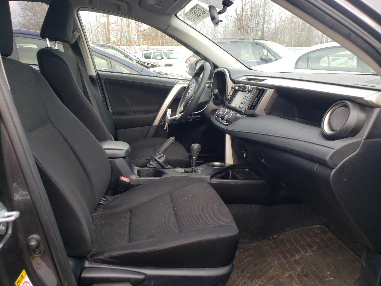Photo 5 from auction – 2015 TOYOTA RAV4 LE with VIN JTMBFREV0FD128725