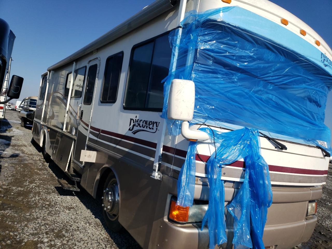 Photo 9 from auction – 1997 FLEETWOOD DISCOVERY with VIN 4UZ6XFBC0VC888900