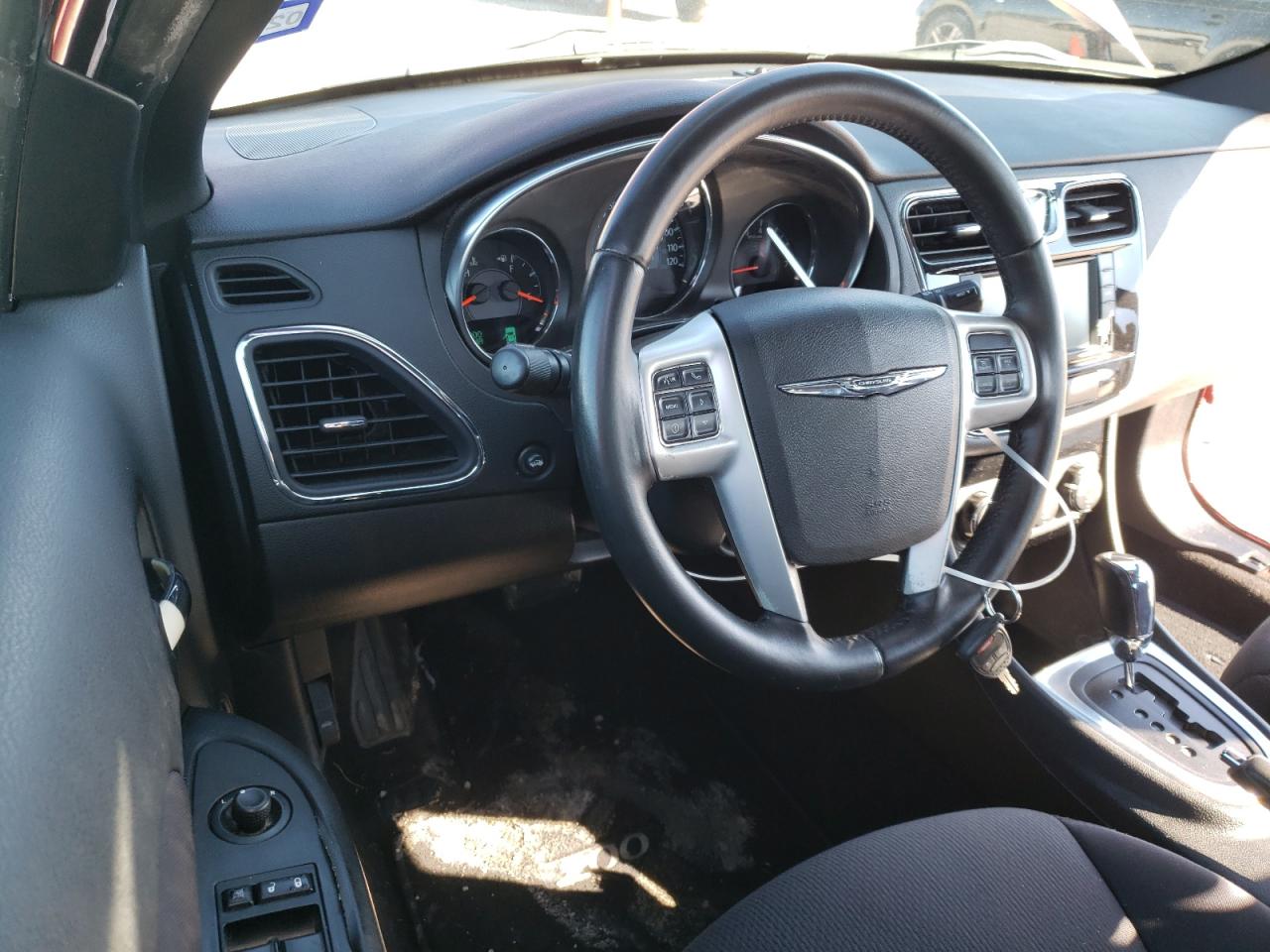 Photo 9 from auction – 2013 CHRYSLER 200 TOURIN with VIN 1C3CCBBB8DN571019
