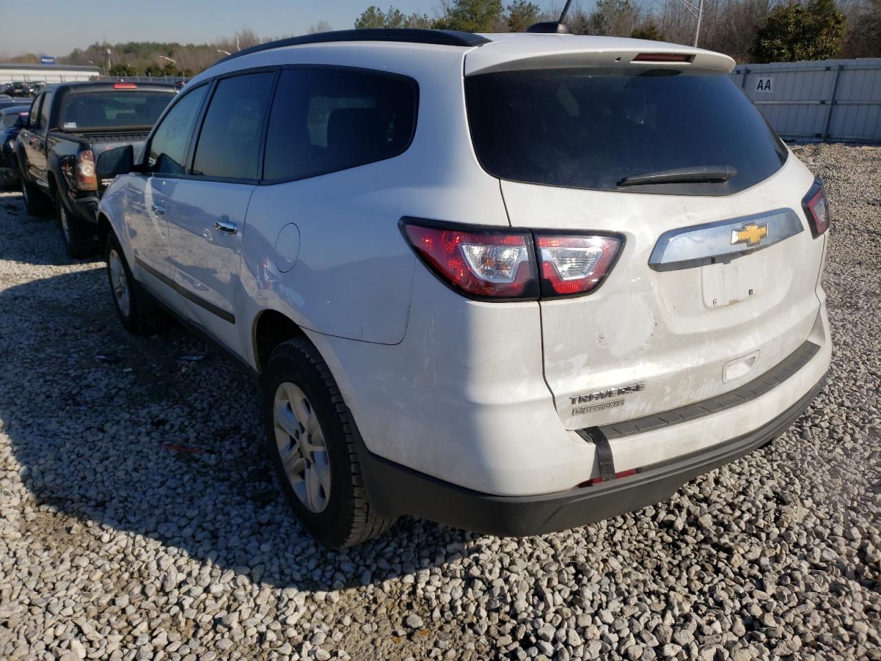 Photo 3 from auction – 2017 CHEVROLET TRAVERSE L with VIN 1GNKRFED3HJ326126