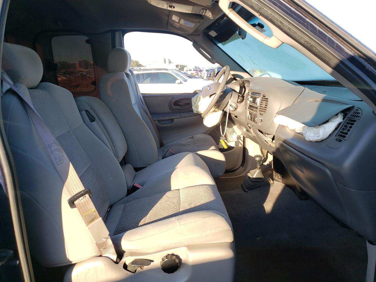 Photo 5 from auction – 2003 FORD F150 with VIN 1FTRX18L63NA39643
