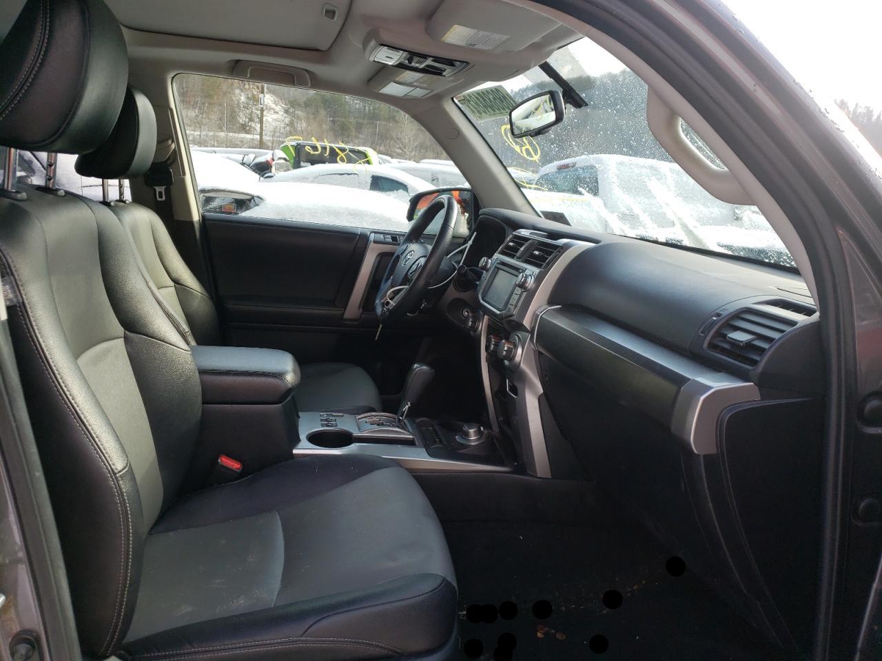 Photo 5 from auction – 2018 TOYOTA 4RUNNER SR with VIN JTEBU5JRXJ5562849
