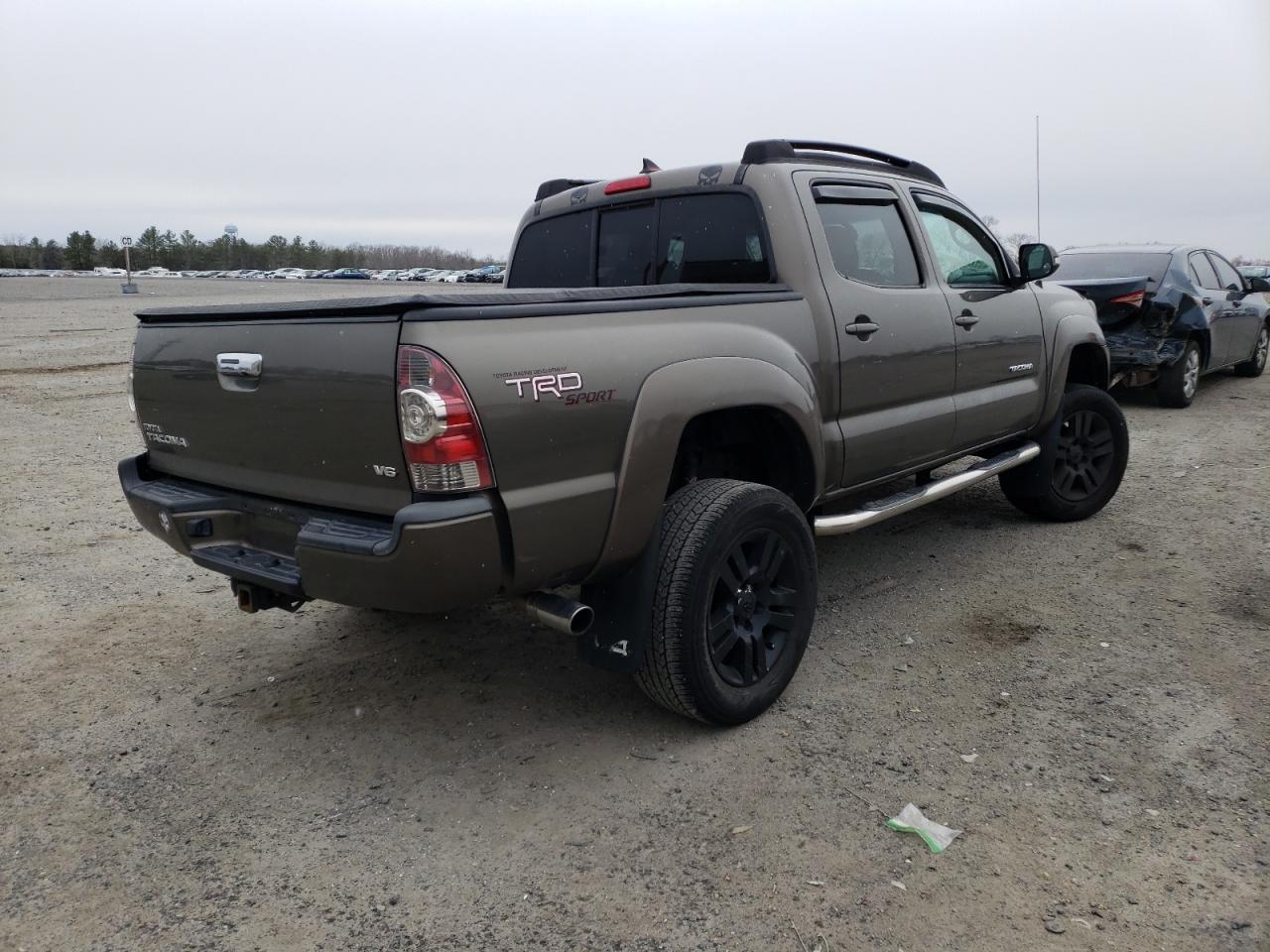 Photo 4 from auction – 2012 TOYOTA TACOMA DOU with VIN 5TFLU4ENXCX038845
