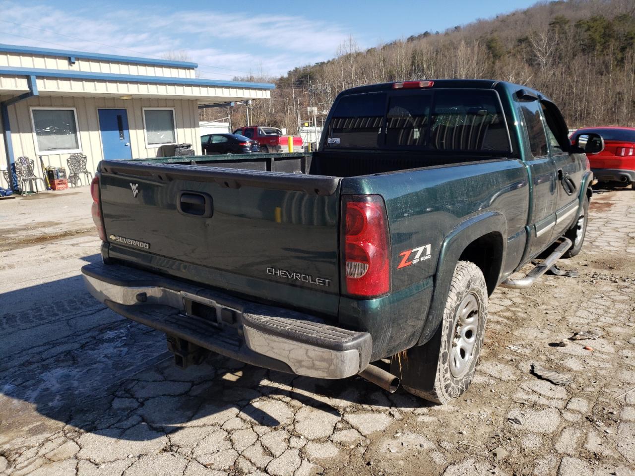 Photo 4 from auction – 2005 CHEVROLET SILVERADO with VIN 2GCEK19T251198126
