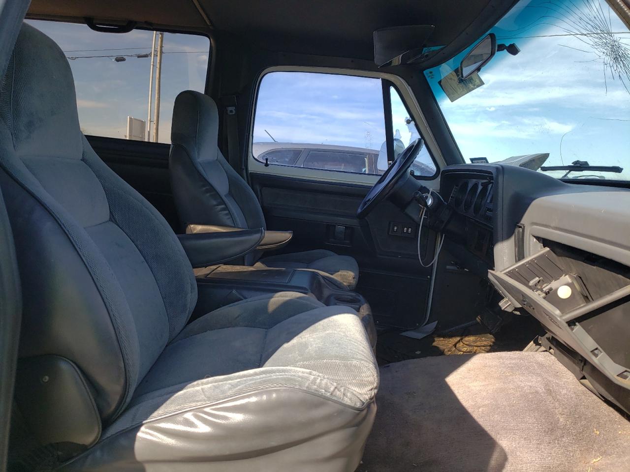 Photo 5 from auction – 1992 DODGE RAMCHARGER with VIN 3B4GE17Y2NM516007