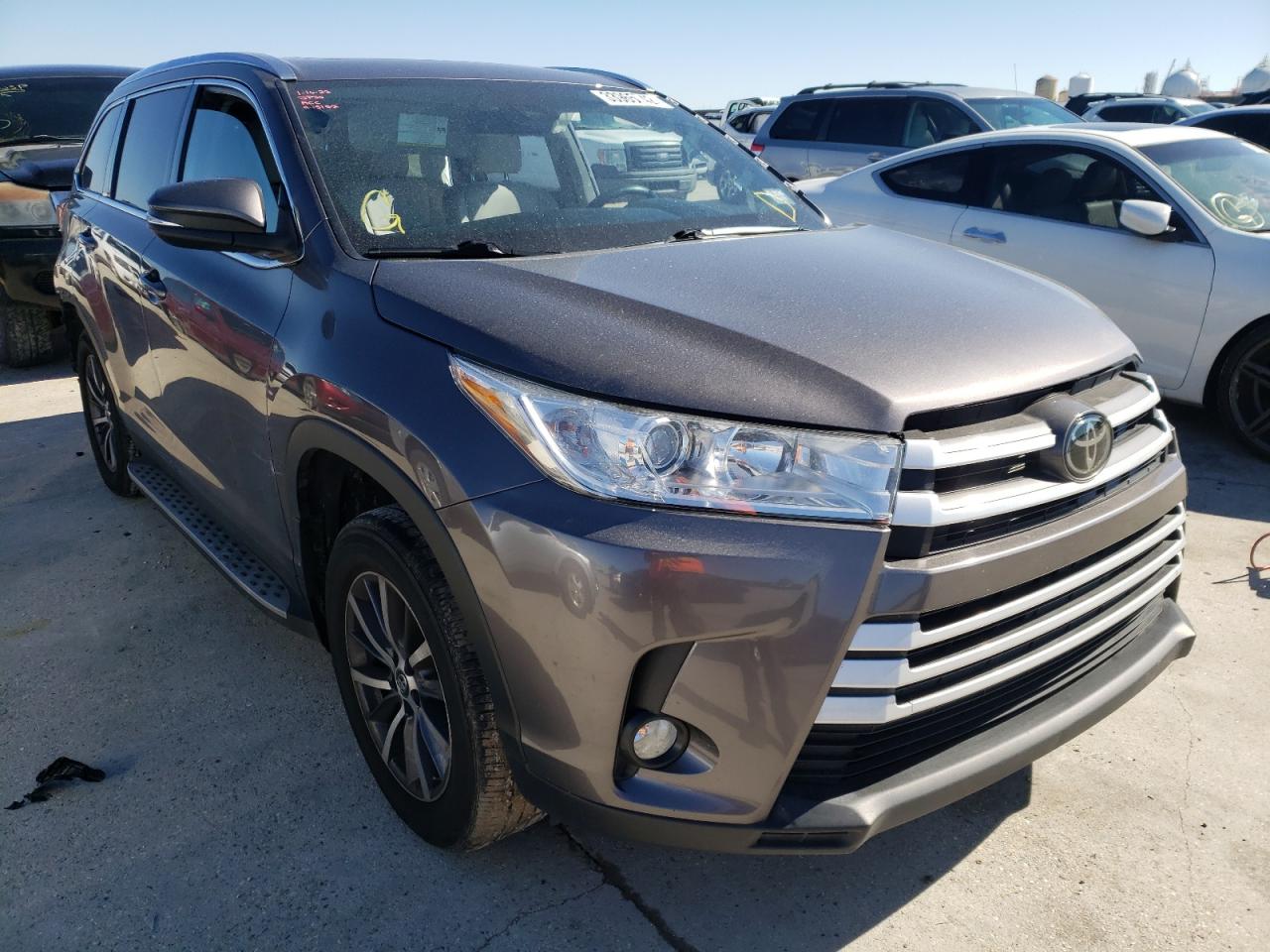 TOYOTA HIGHLANDER 2019 with VIN 5TDJZRFH7KS945152 - Photo from auction
