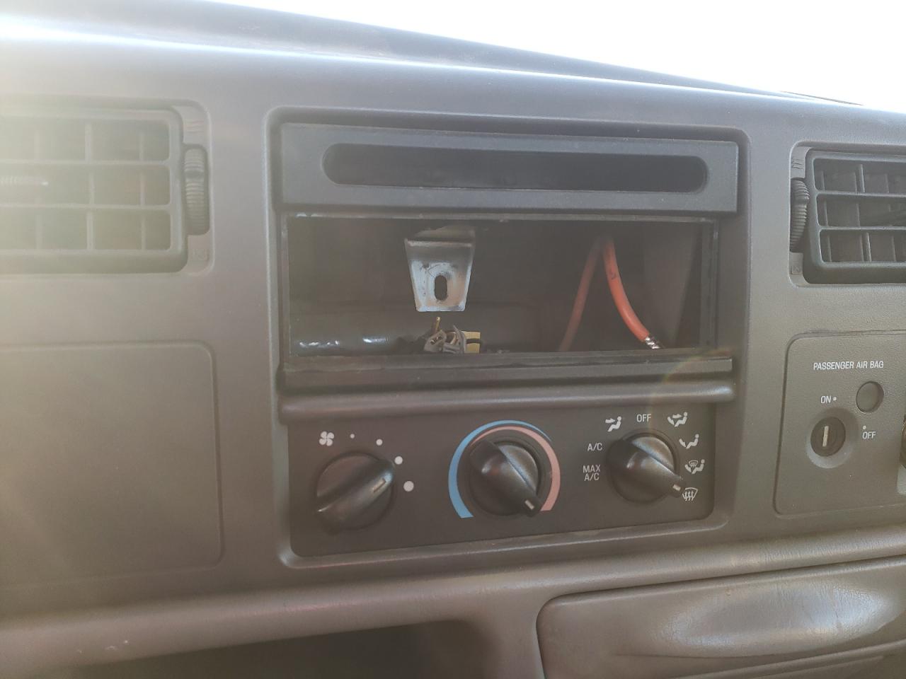 Photo 9 from auction – 2001 FORD F250 SUPER with VIN 1FTNF21L61EB48389