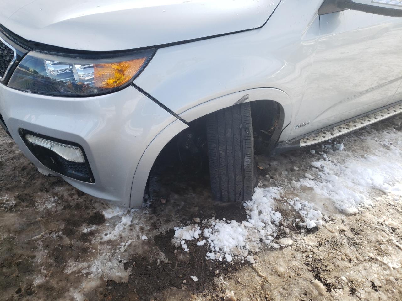 Photo 9 from auction – 2012 KIA SORENTO SX with VIN 5XYKWDA27CG288290