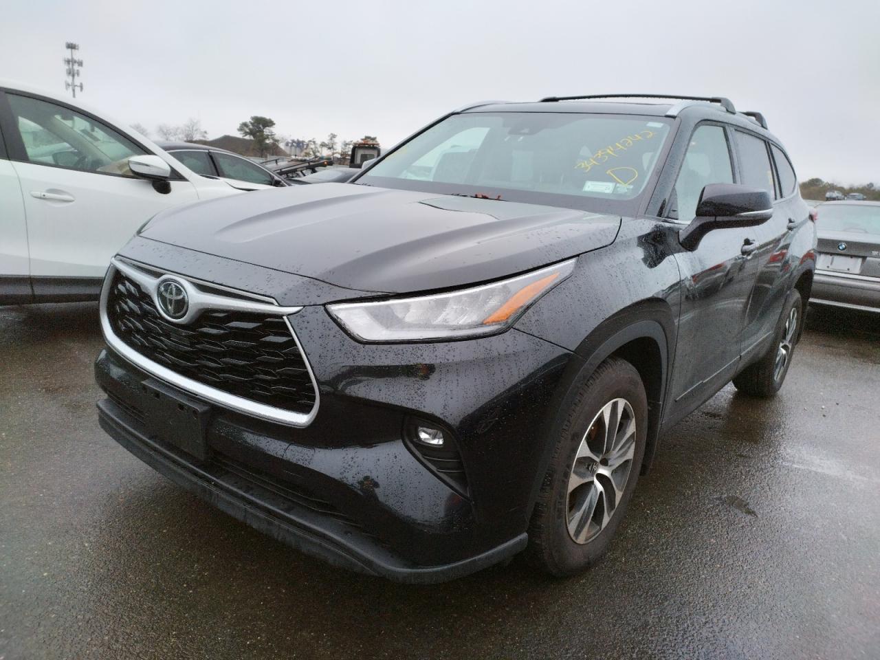 Photo 2 from auction – 2020 TOYOTA HIGHLANDER with VIN 5TDHZRBH3LS044981