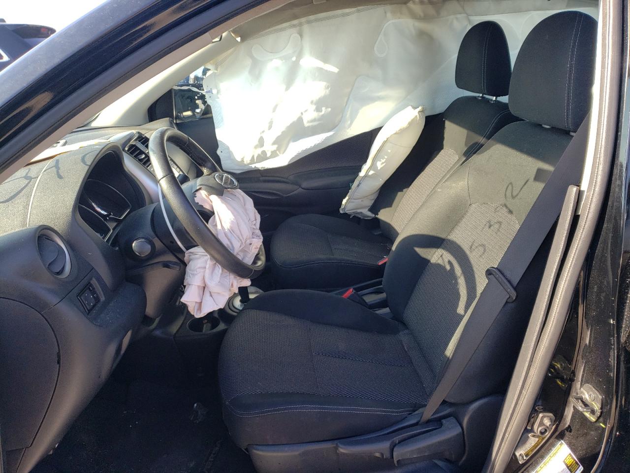 Photo 5 from auction – 2018 NISSAN VERSA S with VIN 3N1CN7AP9JL865883