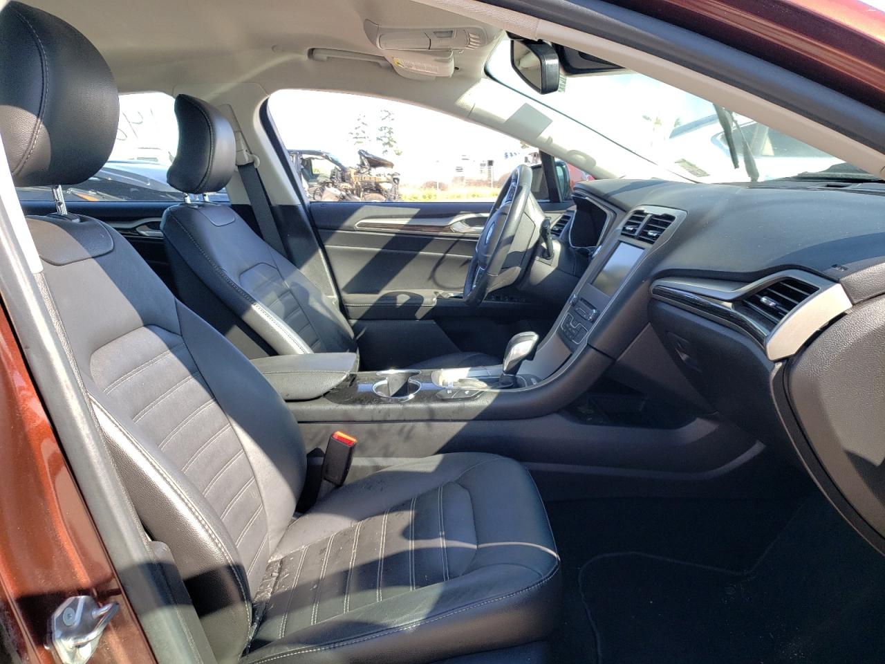 Photo 5 from auction – 2016 FORD FUSION SE with VIN 3FA6P0LU5GR130649