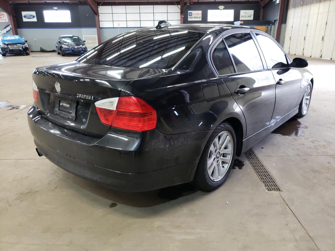 Photo 4 from auction – 2006 BMW 325 I with VIN WBAVB13526KR66793