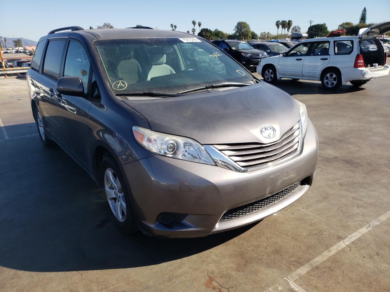 Photo 1 from auction – 2017 TOYOTA SIENNA LE with VIN 5TDKZ3DC3HS788494