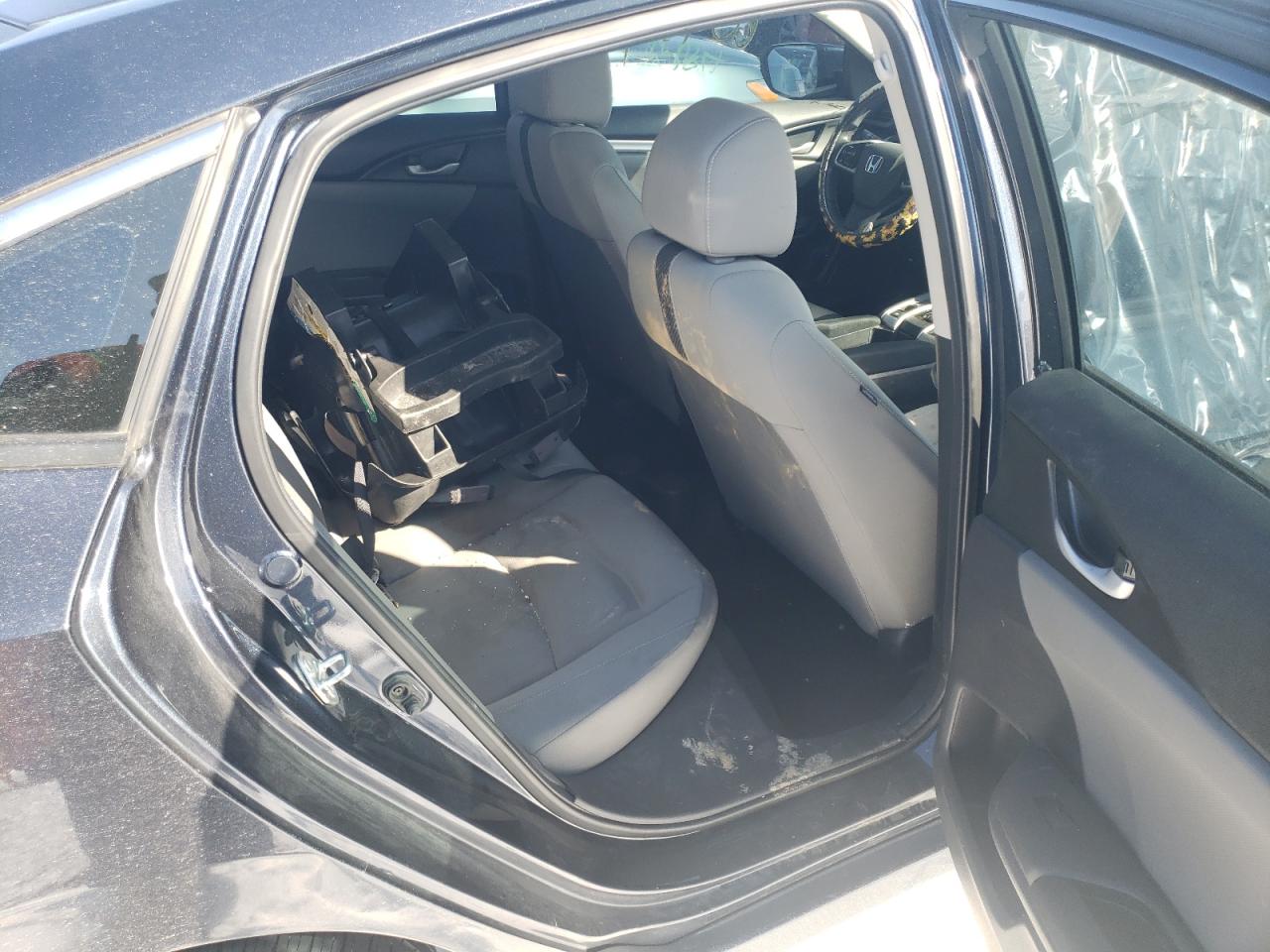 Photo 6 from auction – 2018 HONDA CIVIC LX with VIN 19XFC2F50JE037607