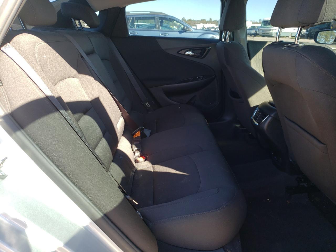 Photo 6 from auction – 2018 CHEVROLET MALIBU LT with VIN 1G1ZD5ST9JF275065