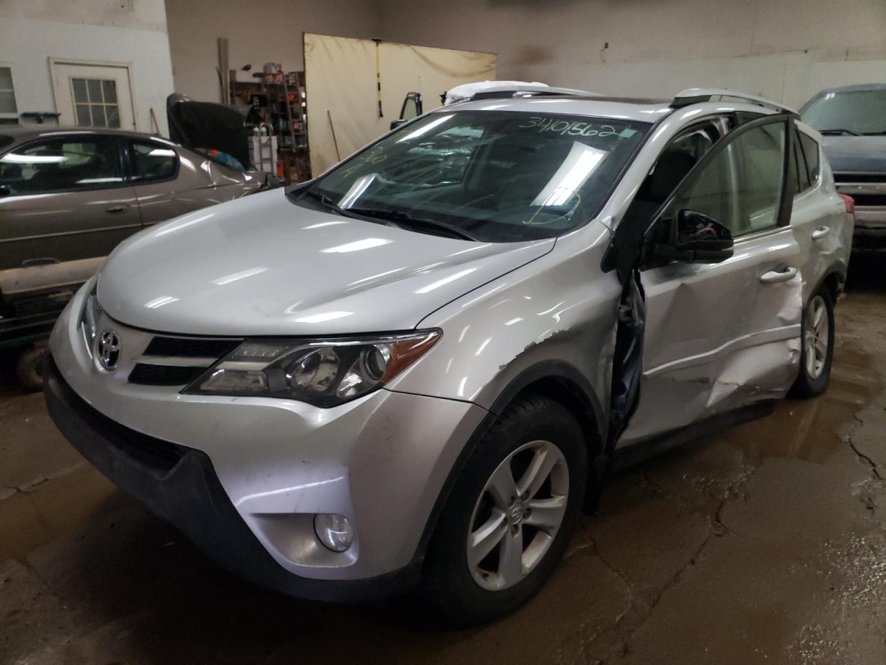 Photo 2 from auction – 2013 TOYOTA RAV4 XLE with VIN 2T3RFREV7DW014722