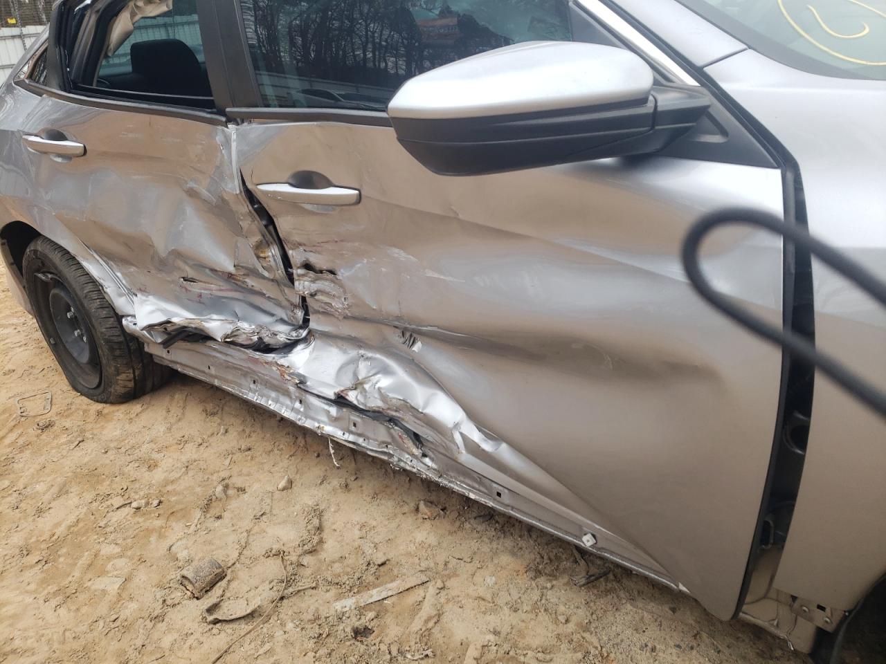 Photo 9 from auction – 2019 HONDA CIVIC LX with VIN 19XFC2F66KE018005