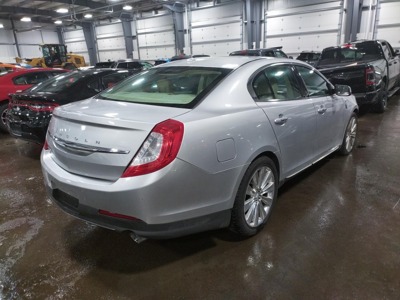 Photo 4 from auction – 2015 LINCOLN MKS with VIN 1LNHL9FT1FG601560