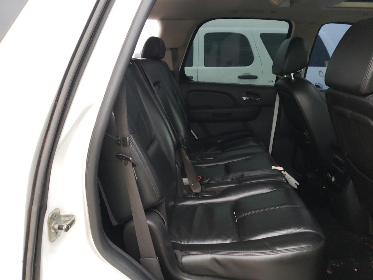 Photo 6 from auction – 2007 CHEVROLET TAHOE with VIN 1GNFC130X7R353555