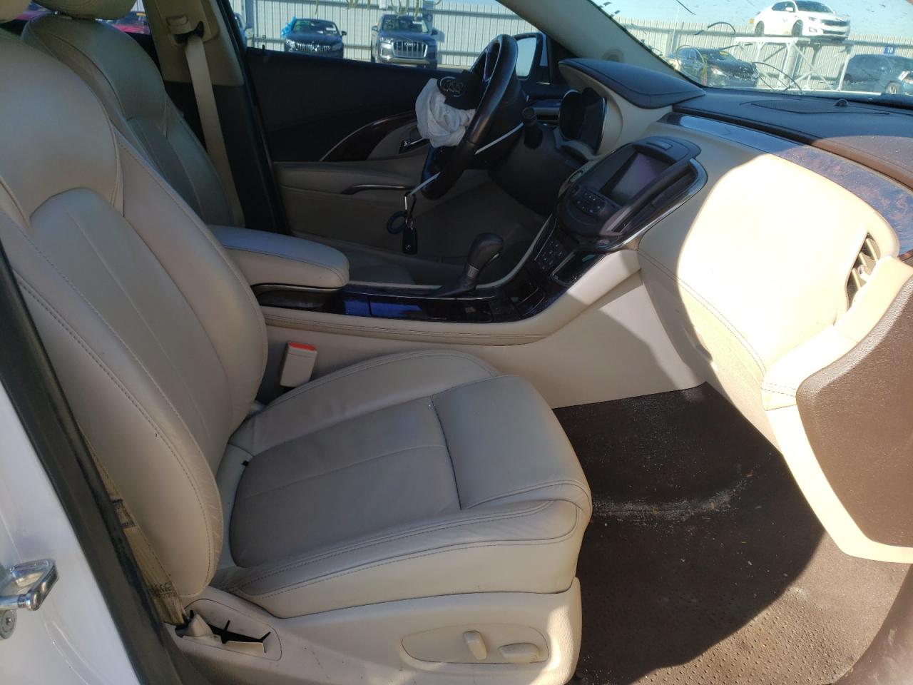 Photo 5 from auction – 2016 BUICK LACROSSE with VIN 1G4GB5G3XGF118193