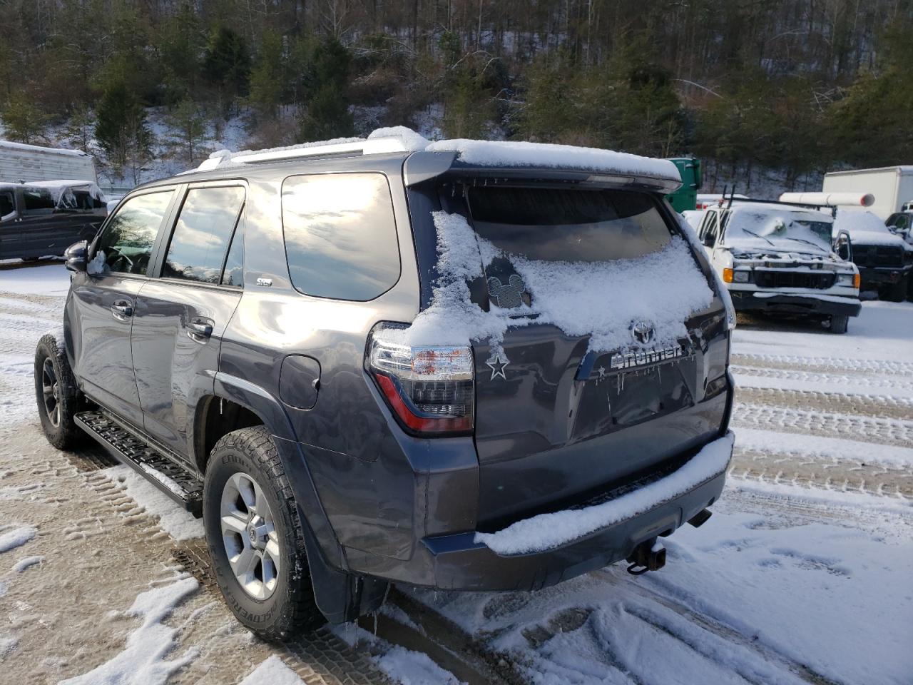 Photo 3 from auction – 2018 TOYOTA 4RUNNER SR with VIN JTEBU5JRXJ5562849