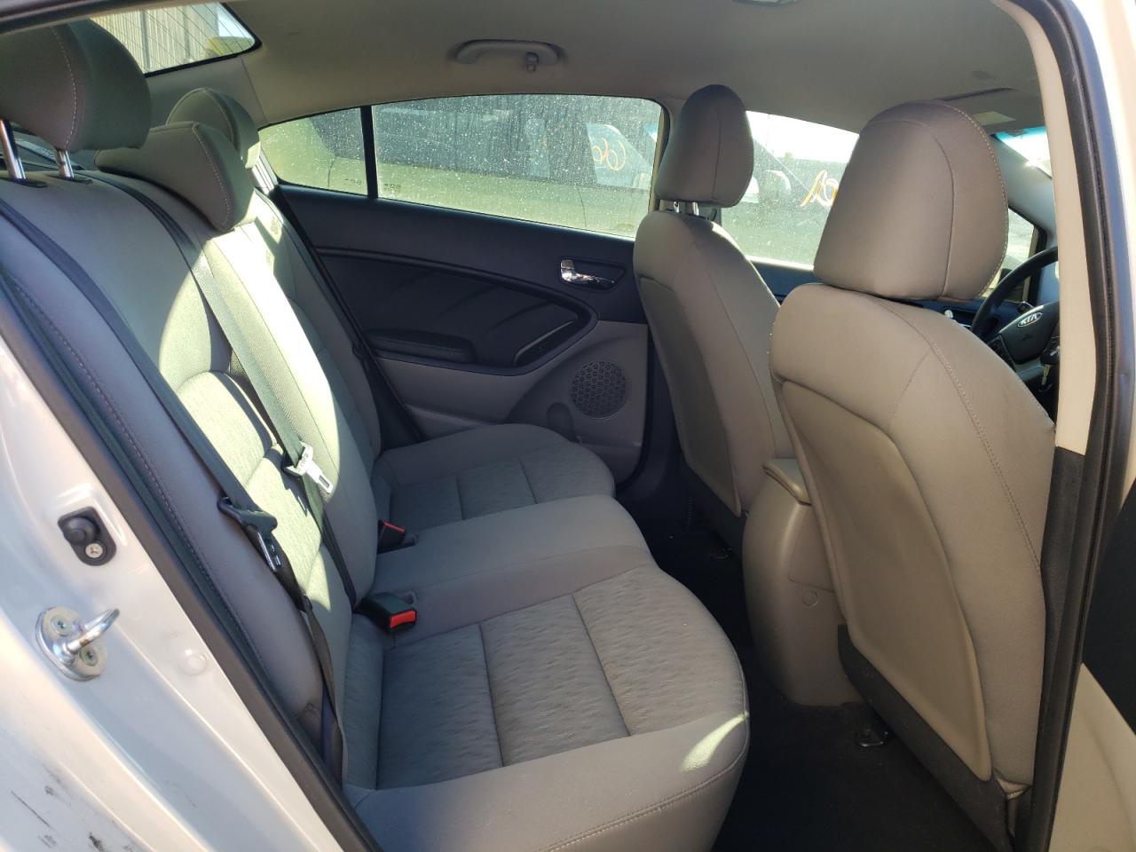 Photo 6 from auction – 2015 KIA FORTE LX with VIN KNAFK4A69F5362481