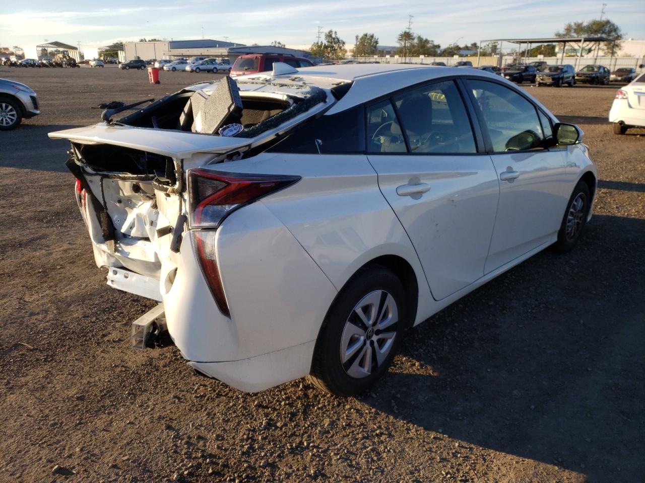 Photo 4 from auction – 2016 TOYOTA PRIUS with VIN JTDKARFU7G3026799