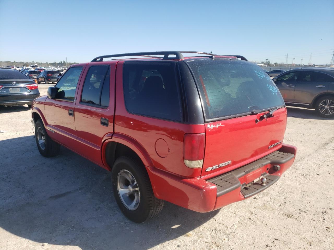 Photo 3 from auction – 2000 CHEVROLET BLAZER with VIN 1GNCS13W5YK104522