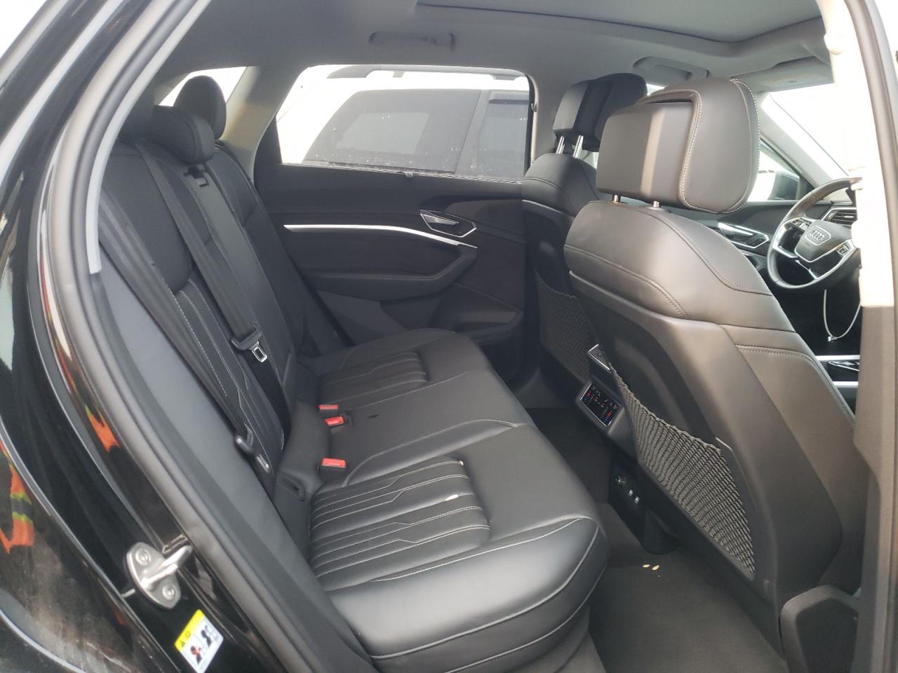 Фото 6 с аукциона – 2019 AUDI E-TRON PRE с VIN WA1VAAGEXKB008912