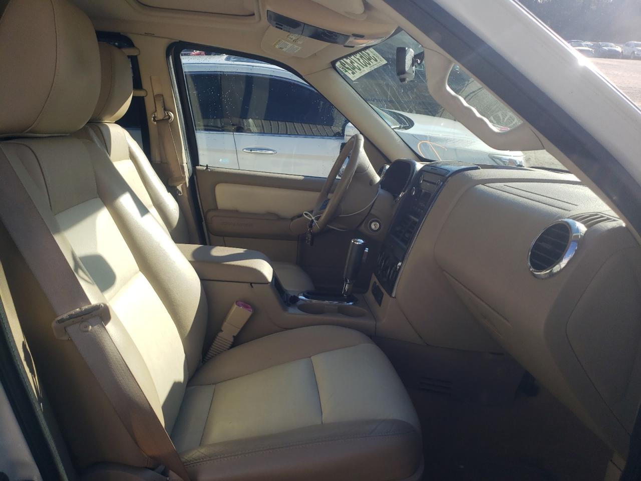 Photo 5 from auction – 2009 FORD EXPLORER X with VIN 1FMEU63E79UA28271